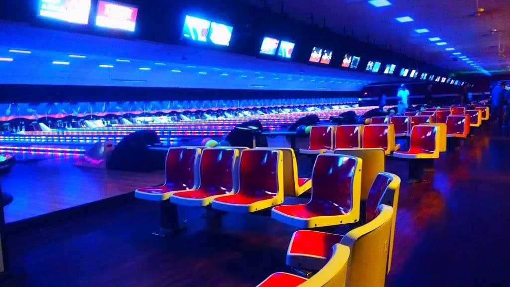 AMF Southtown Lanes — documentary venue view.