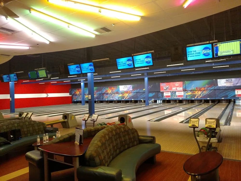 Lucky Strike Brooklyn Park venue interior, photographed under its former Bowlero branding.