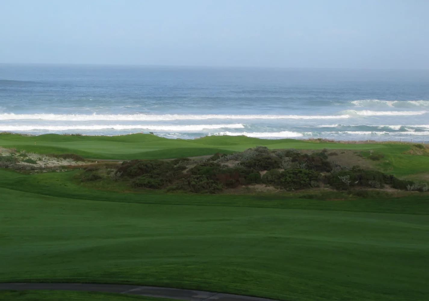 Historical coastal view with part of Spanish Bay’s first fairway in the foreground, photographed by Dante Alighieri. The source was uploaded in January 2006; the exact capture date is not supplied. The course closed for redesign in March 2026, so this image does not establish the redesigned routing, current conditions or spectator access.