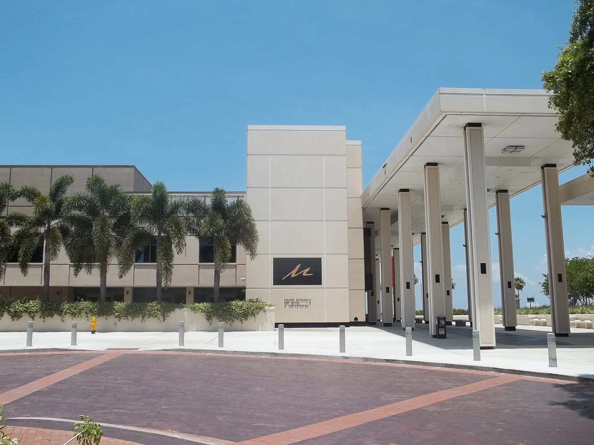 Mahaffey Theater exterior in St. Petersburg