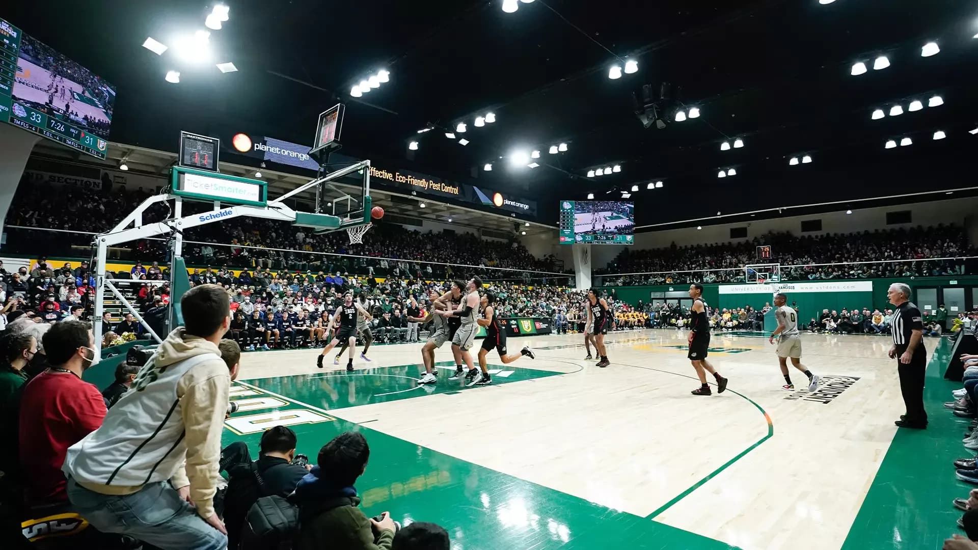 Court and seating at War Memorial Gym in The Sobrato Center.